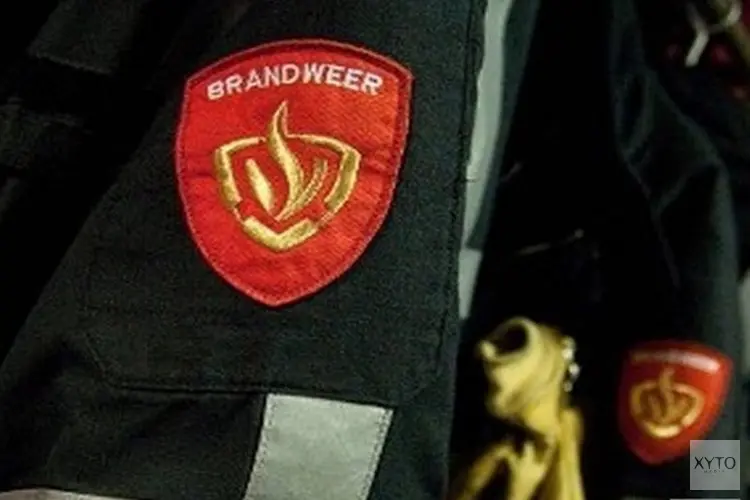 Getuigen gezocht na bekogelen brandweer