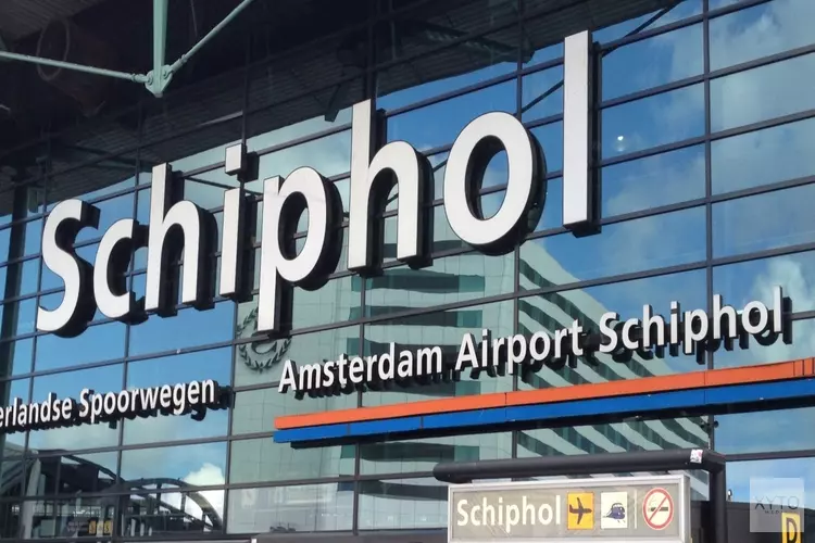 Uitreizigster bij terugkeer op Schiphol aangehouden