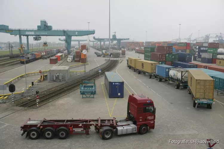 Uithalers Rotterdamse haven blijven langer vastzitten