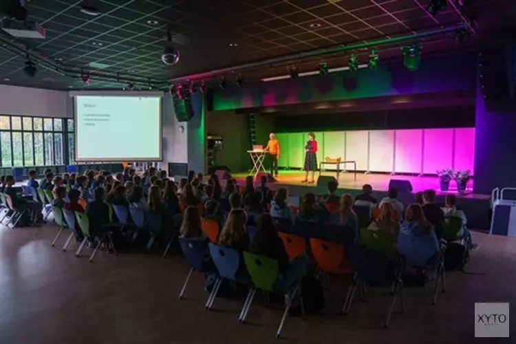 Leerlingen Chr. Lyceum Delft ontwerpen meubels voor provinciehuis