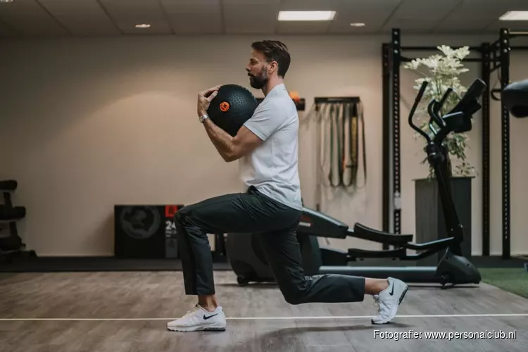 Front Rack Lunges vs. Back Rack Lunges