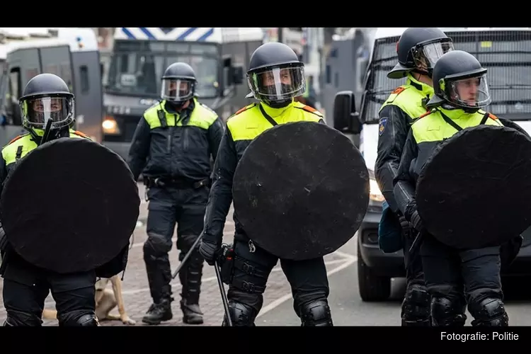 Politie vraagt om beelden ongeregeldheden ADO