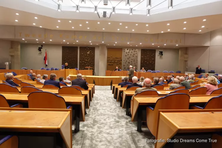 Oud-Parlementariërs ‘bezetten’ Tweede Kamer!