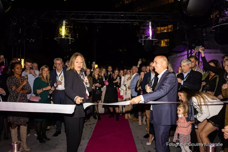 Wethouder Saskia Bruines opent nieuwe hotels in Muzentoren Den Haag