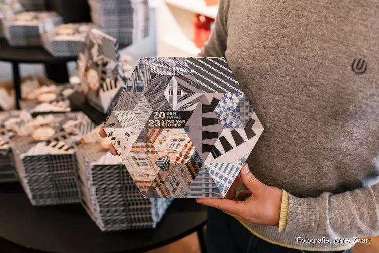 Den Haag hult zich in Escher Escher-doe-het-zelf-pakket voor ondernemers feestelijk gelanceerd