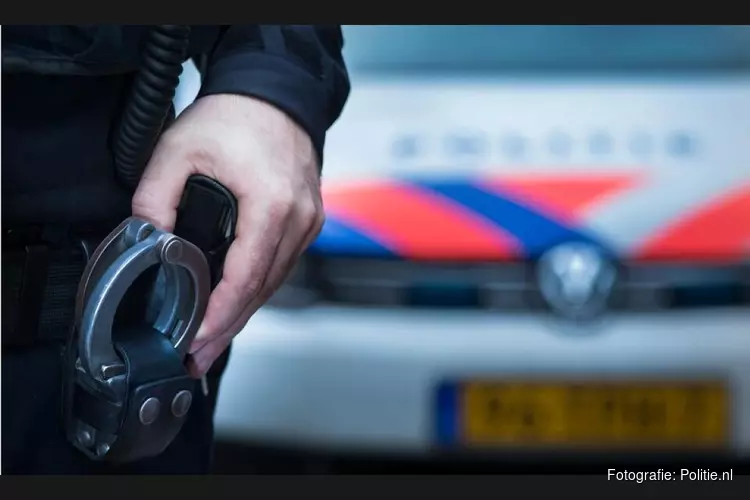 Man aangehouden na inrijden op politieagent