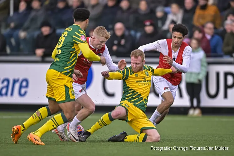ADO Den Haag keert in twee minuten duel met Jong AZ om en gaat met goed gevoel winterstop in