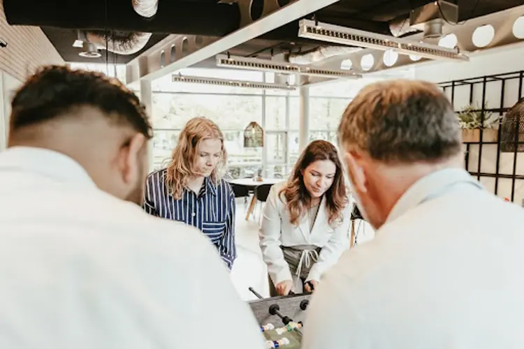 Van stage naar vaste baan: Hoe ga je op zoek naar IT-vacatures in Den Haag voor afgestudeerden