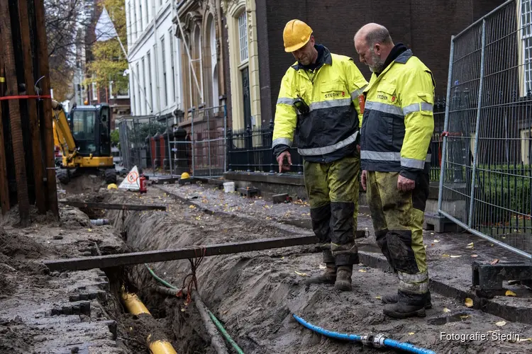 Stedin en Dunea vervangen gas- en waterleidingen aan de Javastraat