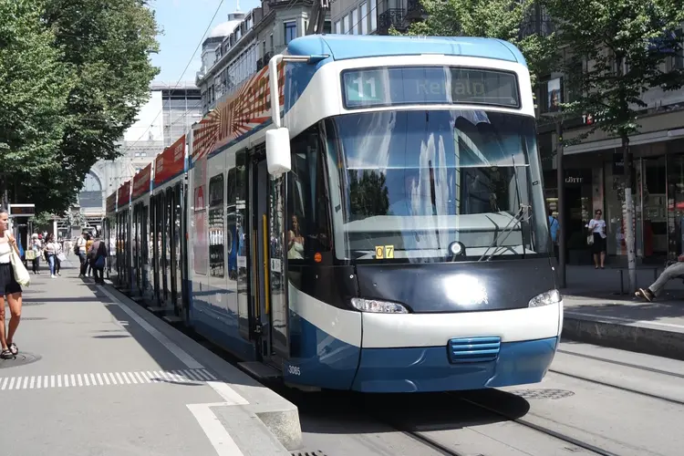 Tramhaltes lijn 3 en 4 beter bereikbaar door nieuwe geleidelijnen